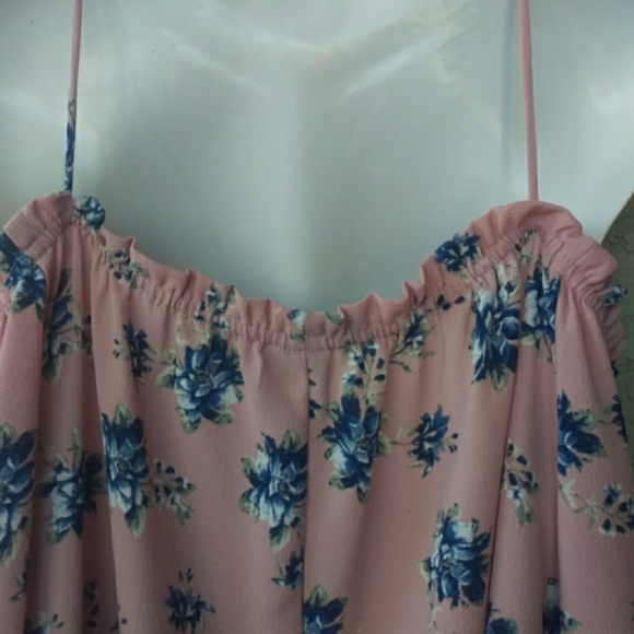 Paper crane cold shoulder flower top - Picture 6 of 7